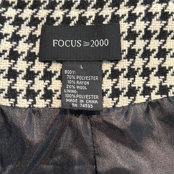 Feminine black-and-white, houndstooth cape by FOCUS 2000 Size L - Picture 7 of 8
